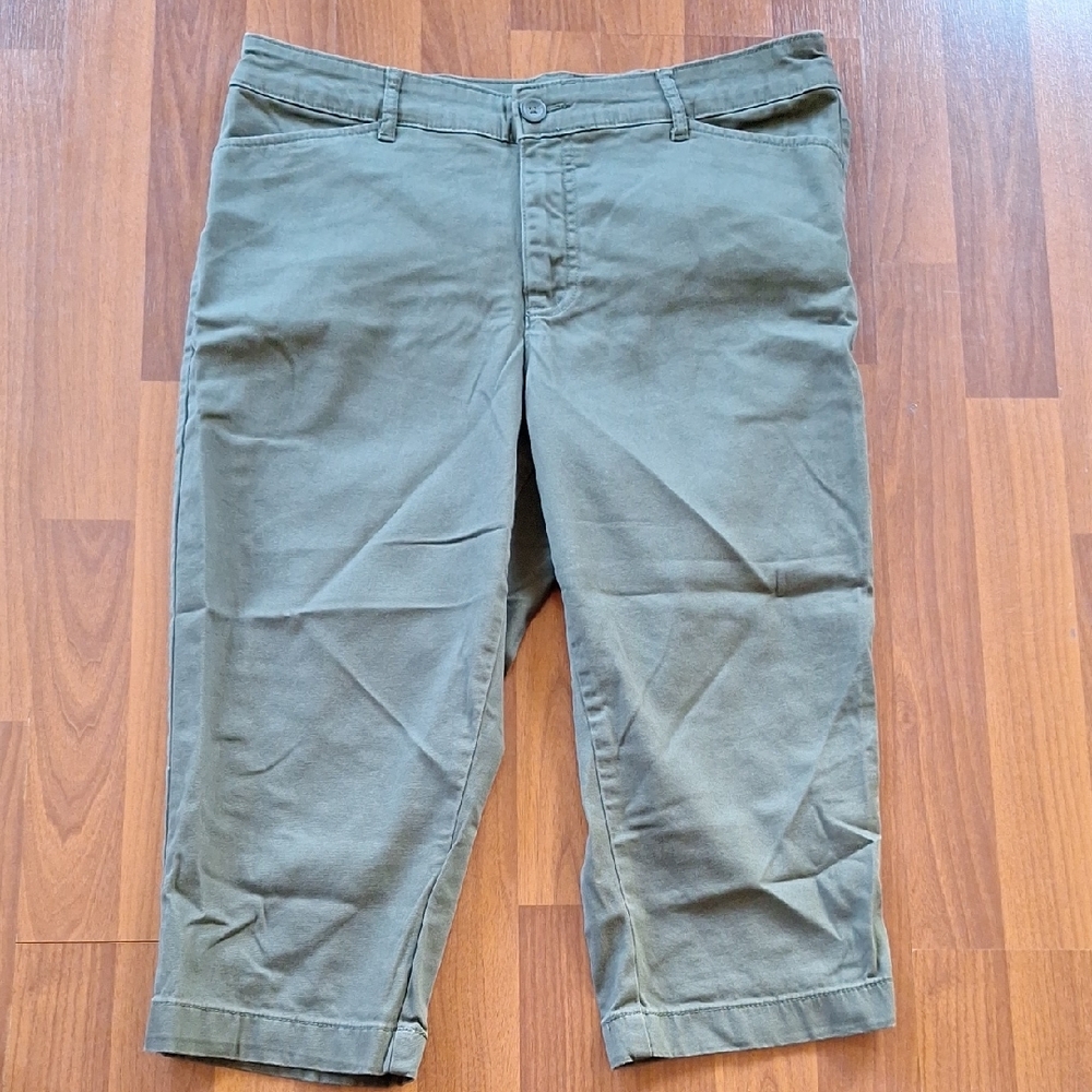 Women's Capri Pants